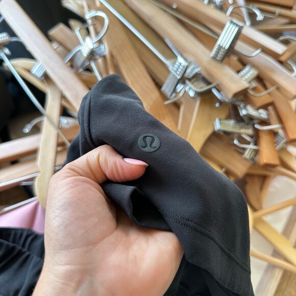 Lululemon On The Fly Short *Woven *2.5" - Black 4 - Picture 5 of 6